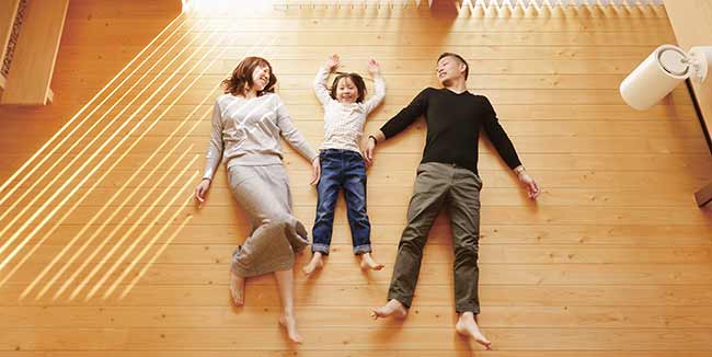 所沢市の自然素材×全館空調WELL+注文住宅リビングの写真