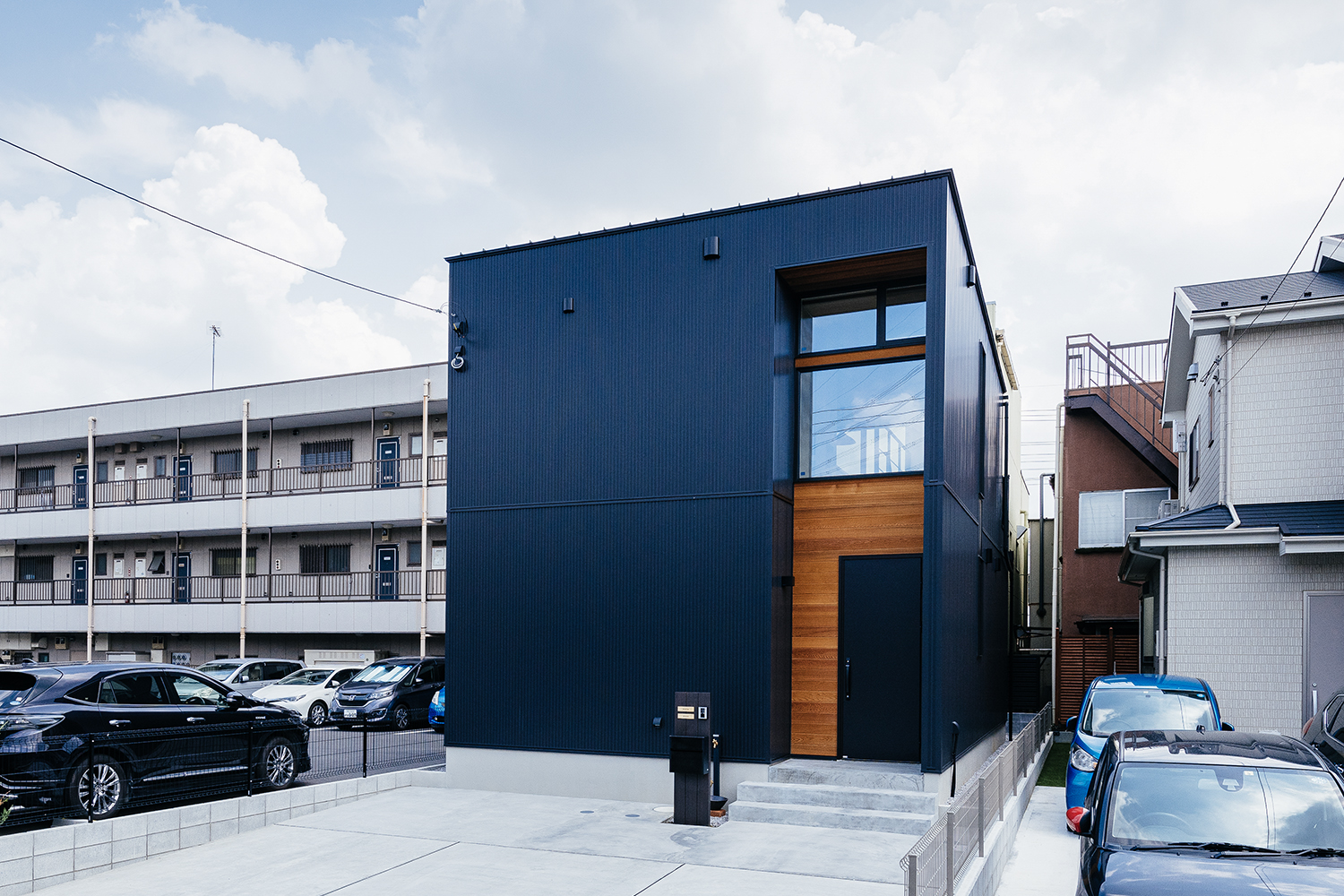 モダンなキューブ型フォルムの外観デザイン｜スタイリッシュな注文住宅 狭山市 M様邸