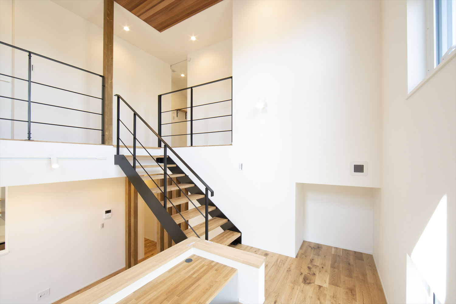 国分寺市の注文住宅R+house施工事例｜スキップフロアに設けた子ども用スタディーコーナー