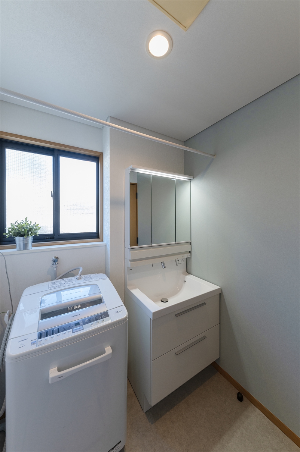 川越市リノベーション｜室内物干しバーを備えた1階洗面脱衣室