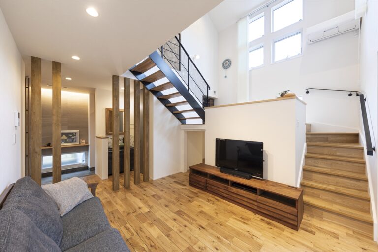 国分寺市｜スキップフロアと大収納の建築家住宅 R+house