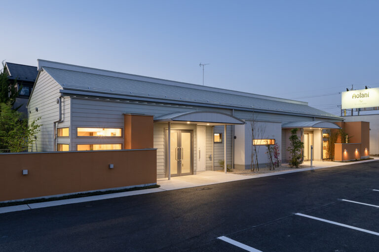 地域に寄り添う祈りの場を、やさしく包むモダンなセレモニーホール｜狭山市 シティホール狭山中央