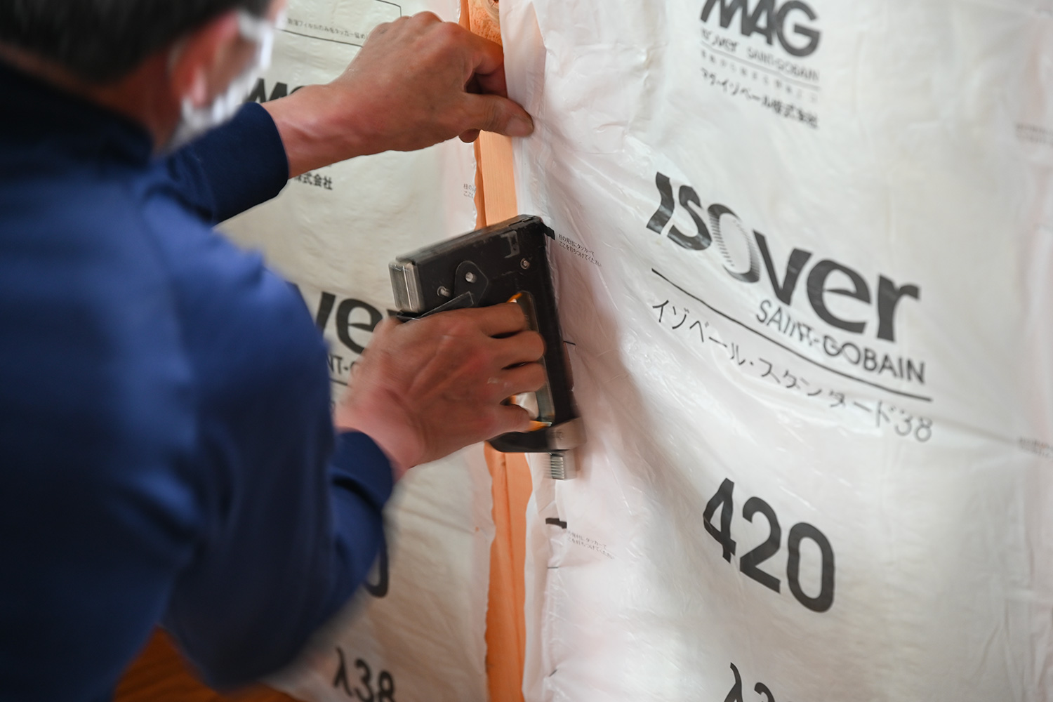 グラスウール充填の丁寧な納まり(配線回りの欠損なし)