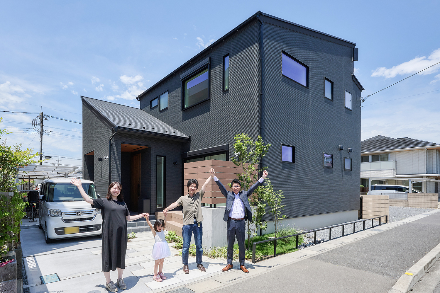 外観/ダークトーン外壁と片流れ屋根(埼玉県東松山市|WELL+)