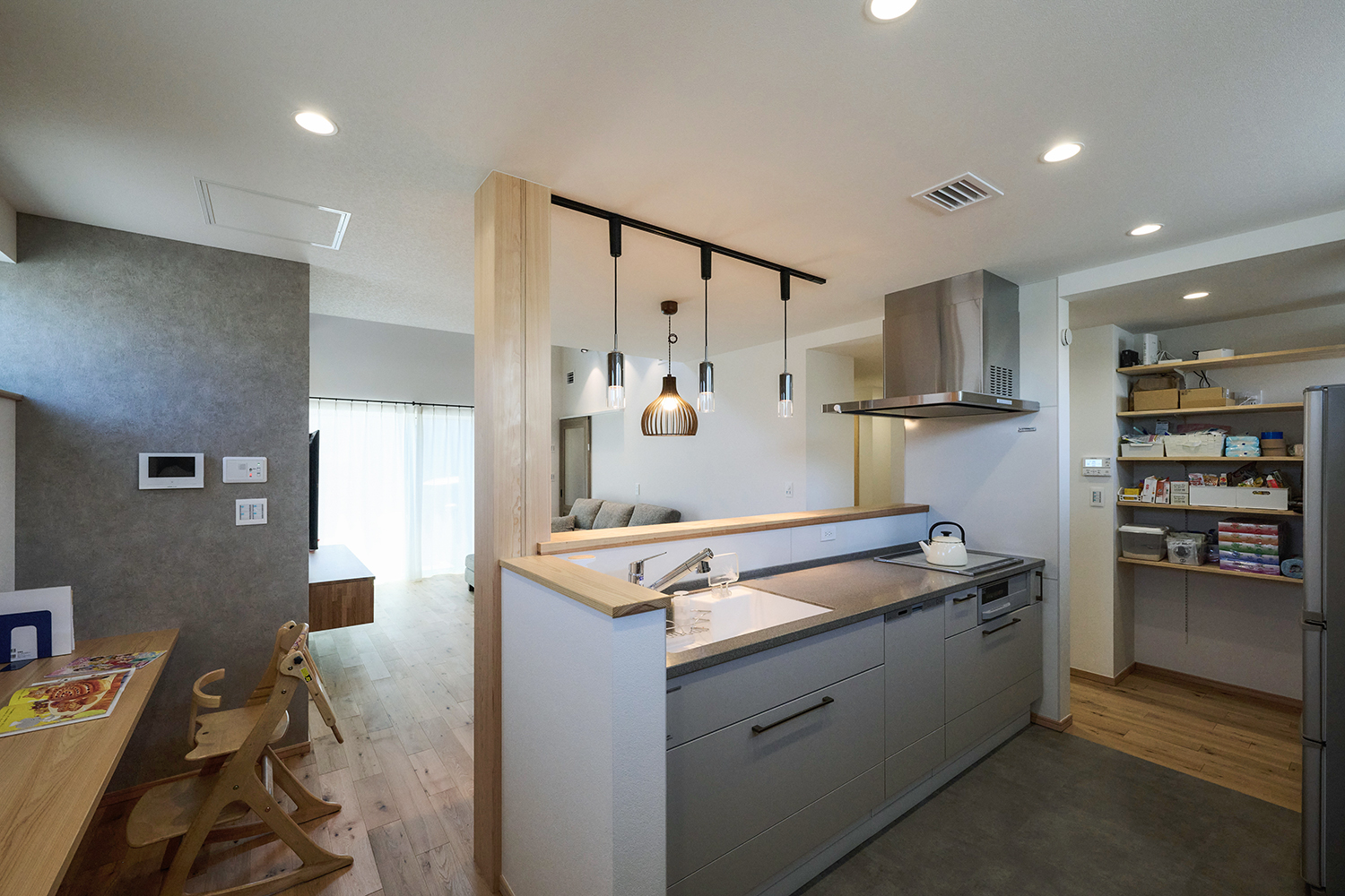 キッチン/回遊できるパントリー隣接(埼玉県東松山市|WELL+)