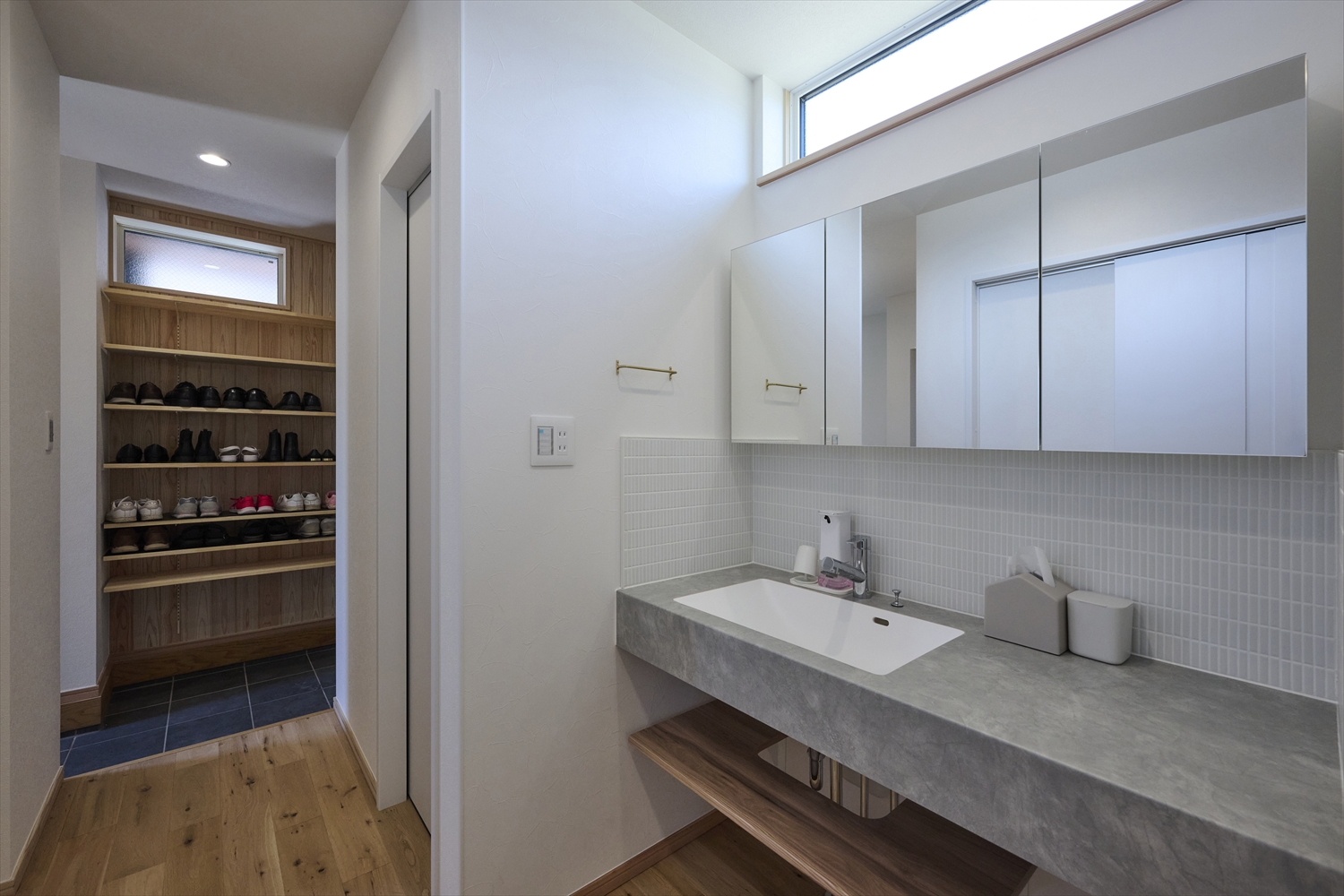 洗面/玄関近接の手洗いカウンター(埼玉県東松山市|WELL+)