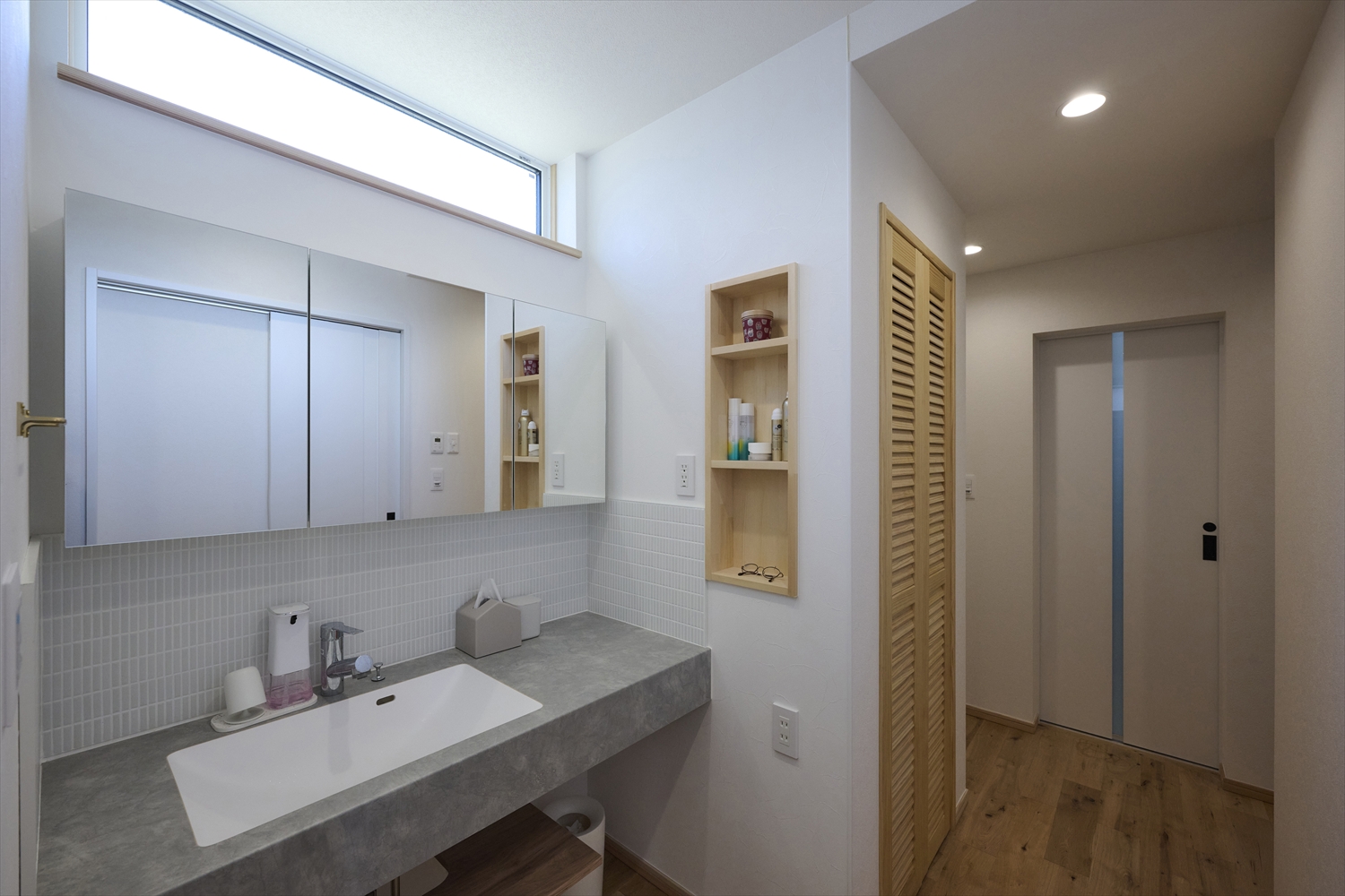 洗面/造作カウンターとニッチ(埼玉県東松山市|WELL+)