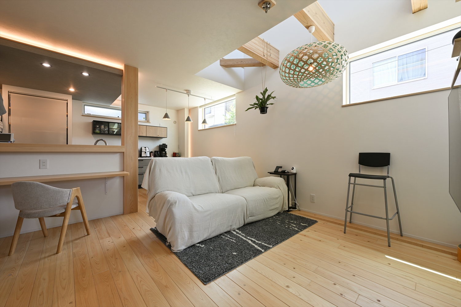 大開口のあるリビング。構造計算で裏付けた広がり感