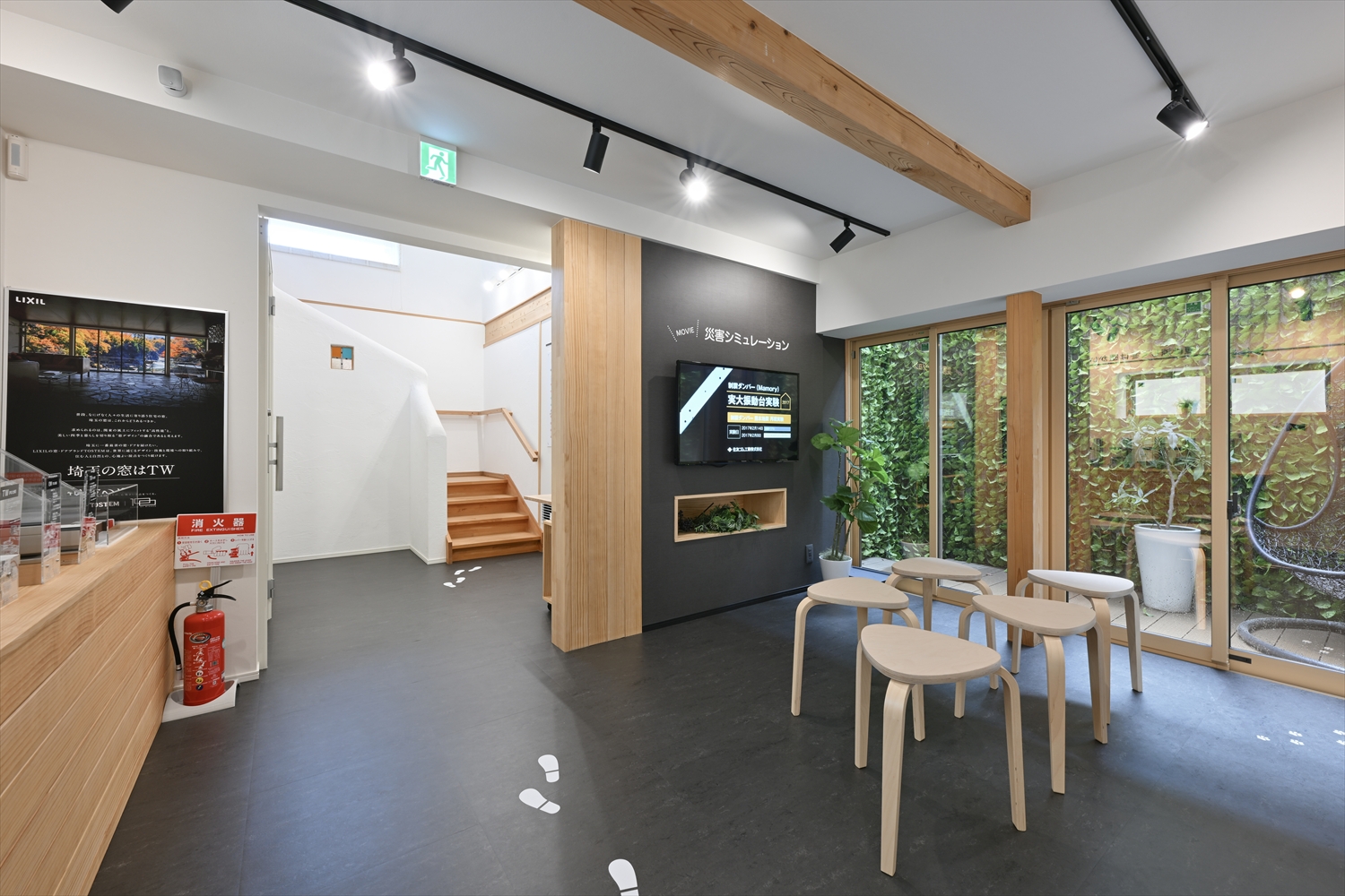 地震時の揺れ方や耐震性能の違いを動画で学べる災害シミュレーションモニター