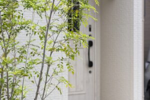 所沢市元町S様邸 玄関まわりとシンボルツリーの外観