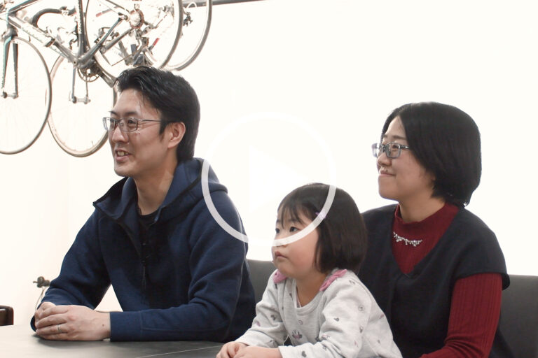 土間サロンと吹き抜けが中心の耐震注文住宅口コミインタビュー｜テクノストラクチャーK様邸