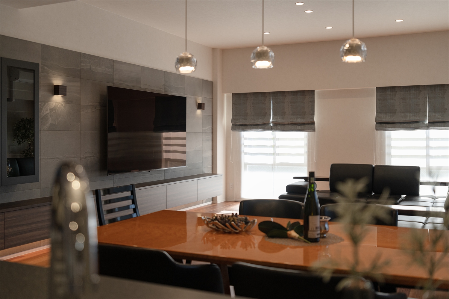 キッチンからリビング方向（標準画角で見たLDK・改修後）