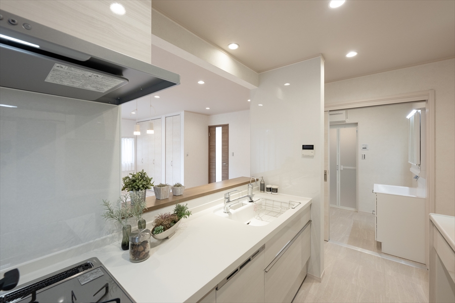 所沢市の戸建てリノベーション　対面キッチンとカウンター