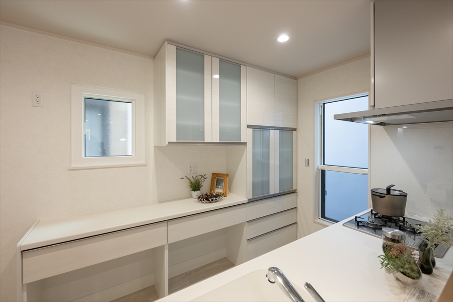 所沢市の戸建てリノベーション　背面収納とカップボード