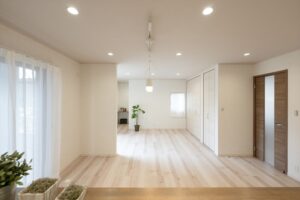 所沢市の戸建てリノベーション　キッチンから見たLDK