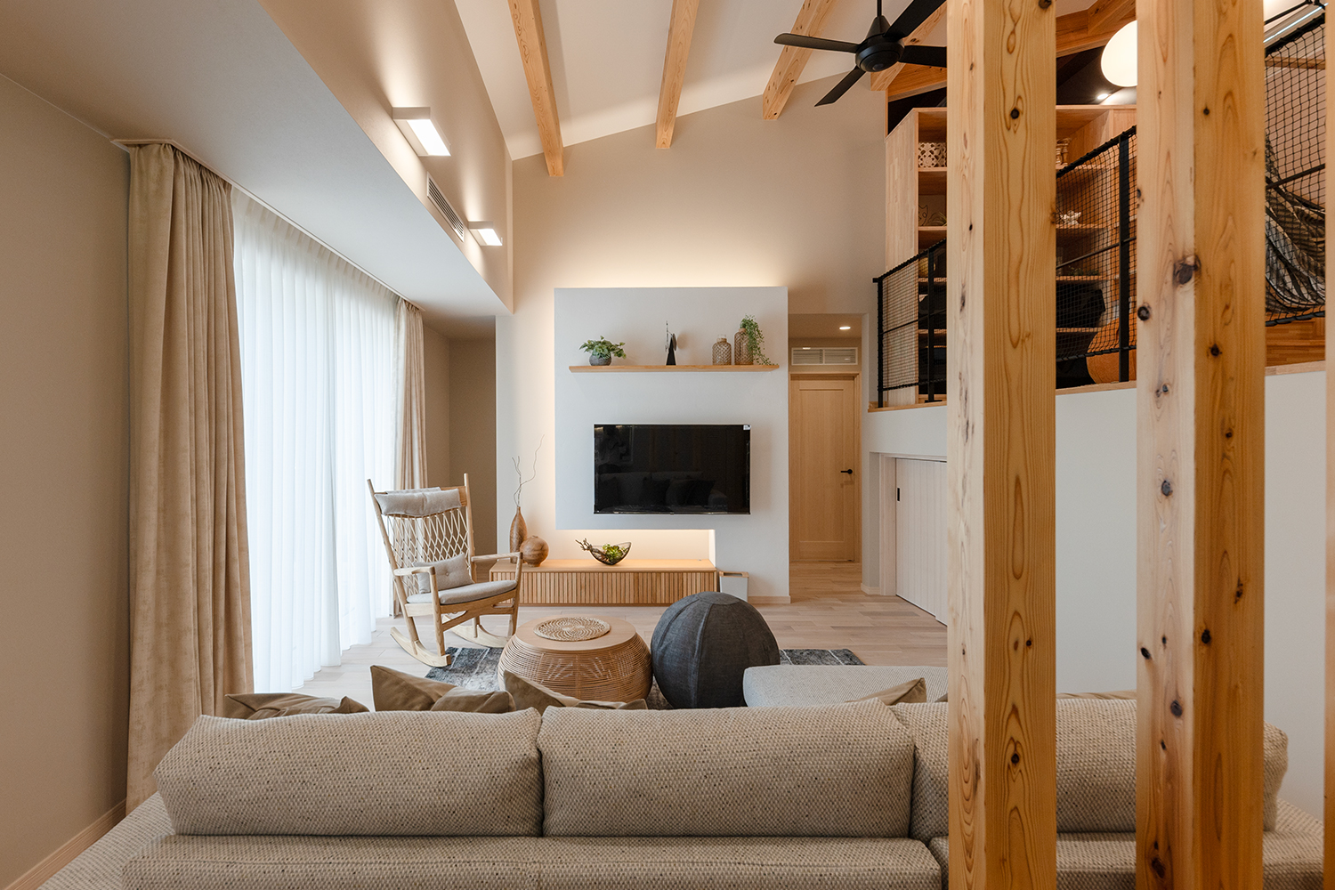 大きな窓から光が入る高断熱LDK