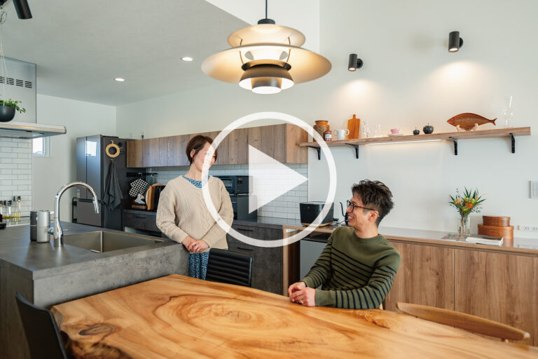 川越市で建築家と叶えた平屋の注文住宅｜光と温もりのR+houseオーナーズインタビュー