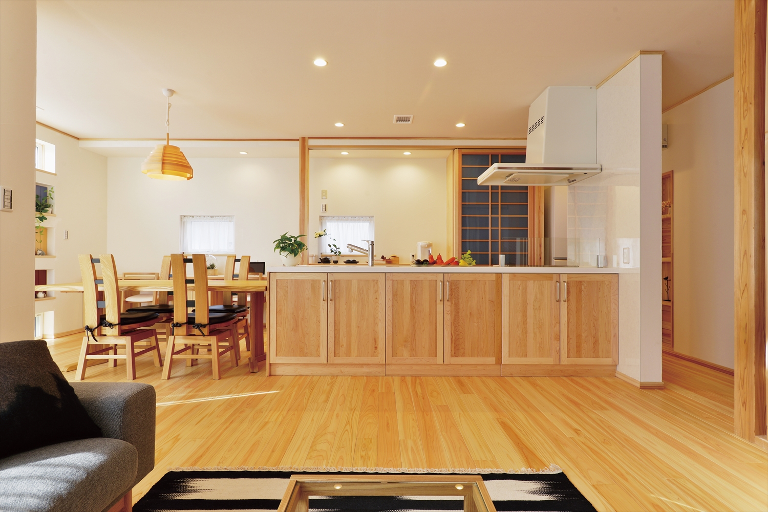 キッチン・ダイニング/一列に並ぶ家事動線(埼玉県所沢市|WELL+)