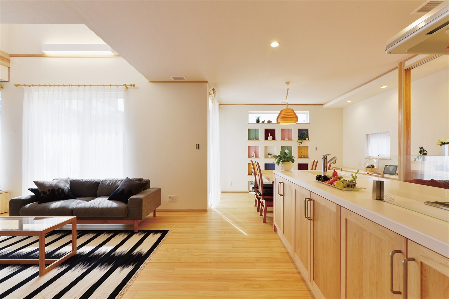 キッチンから家全体を見渡せるレイアウト(埼玉県所沢市|WELL+)