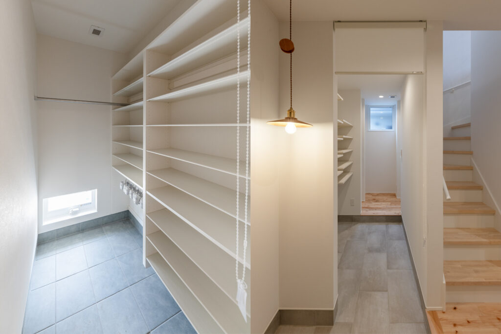 シューズクロークの間取りタイプ比較（ウォークイン・ウォークスルー）