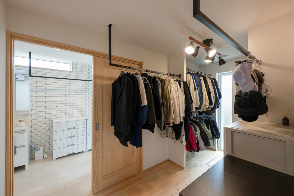 注文住宅の家事効率を支えるファミリークロークと収納計画のイメージ