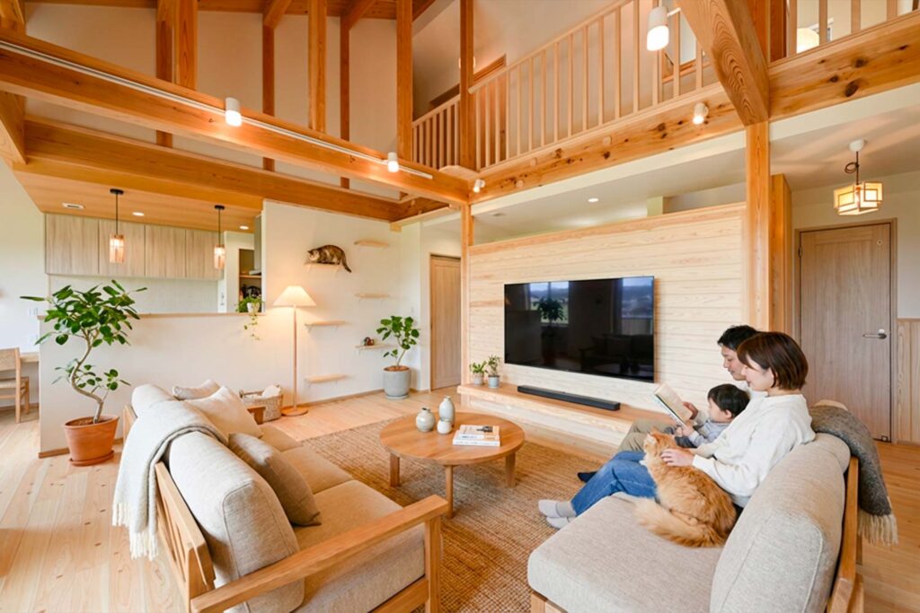 注文住宅で猫と暮らすリビング｜愛猫と家族がくつろぐ住まい