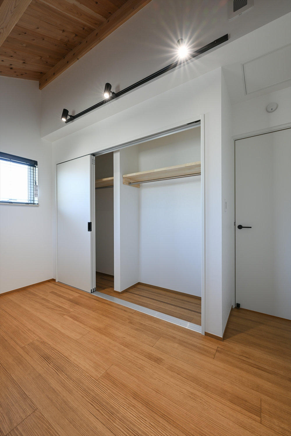 居室／勾配天井とクローゼットのある個室（埼玉県川越市｜WELL+）