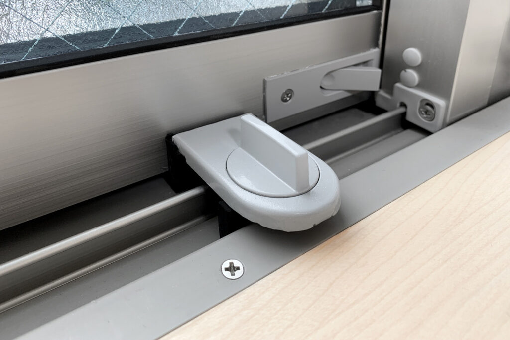 後付けの窓用補助錠