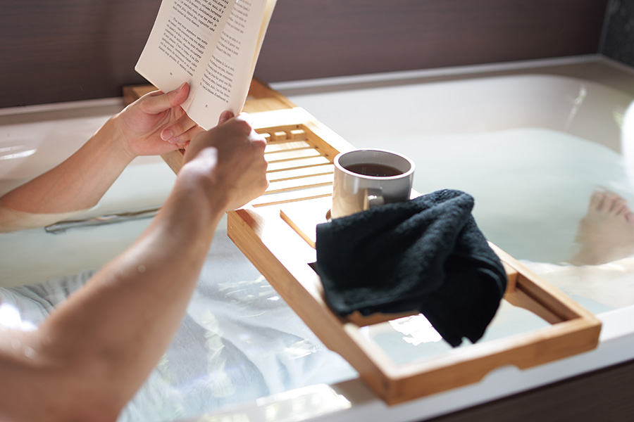 足を伸ばしてくつろげる浴槽に整える浴室（お風呂）リフォームのイメージ