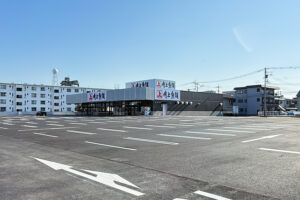 角上魚類 狭山店の外観(2026年2月19日オープン予定・国道16号沿い)