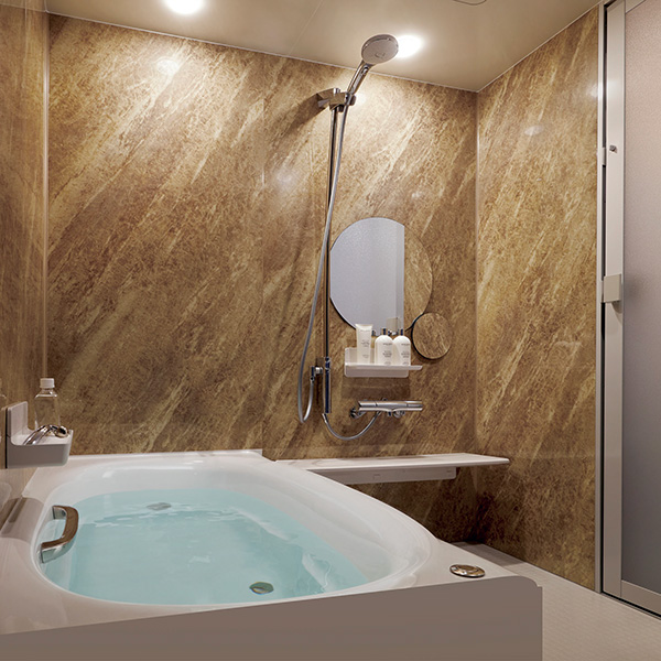 LIXIL リデア（１６１６）の浴室リフォーム施工イメージ。曲線浴槽と落ち着いた壁柄でくつろげるお風呂