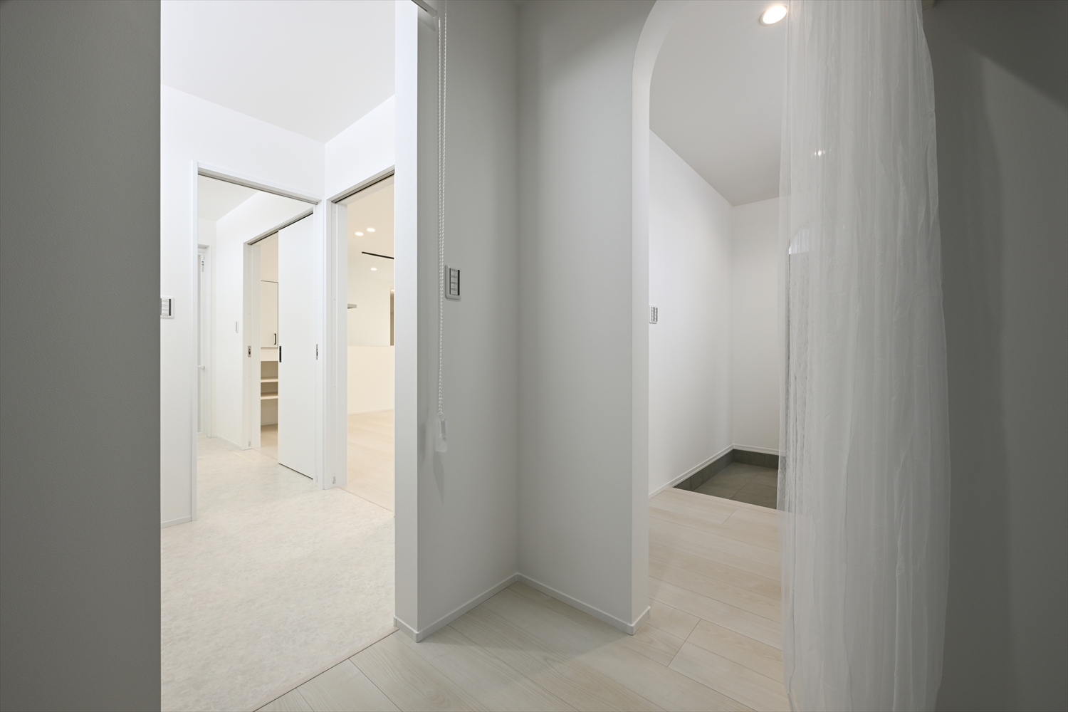 ファミクロを起点に玄関・洗面・ランドリーへつながる回遊動線