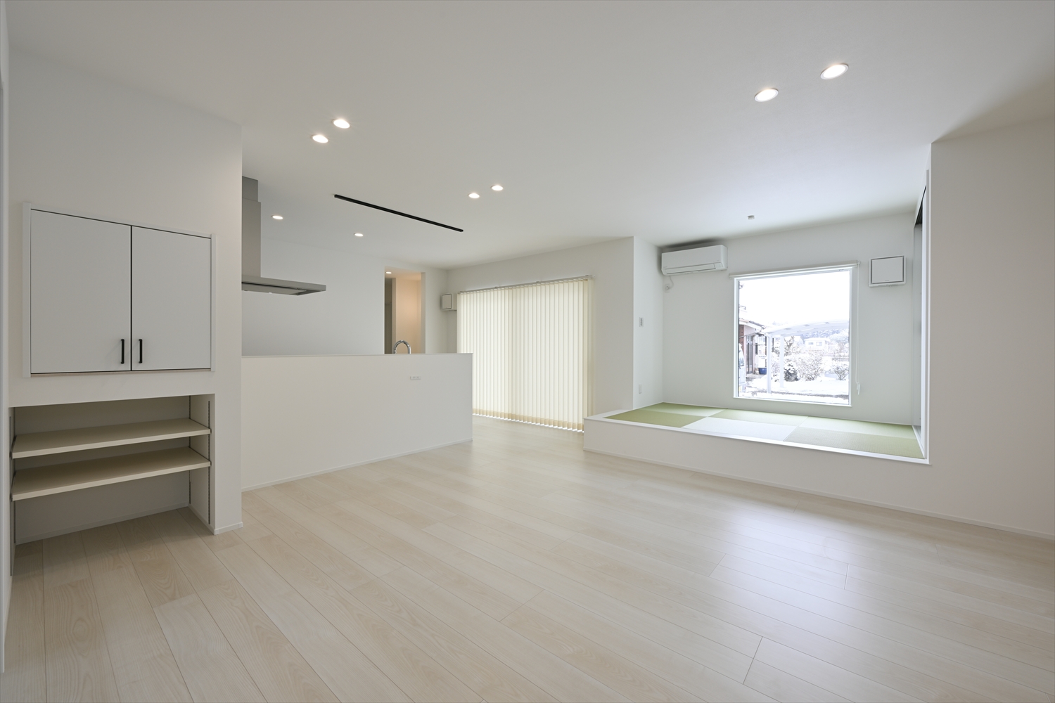 平屋のLDK全景（タタミコーナーとつながる開放空間）