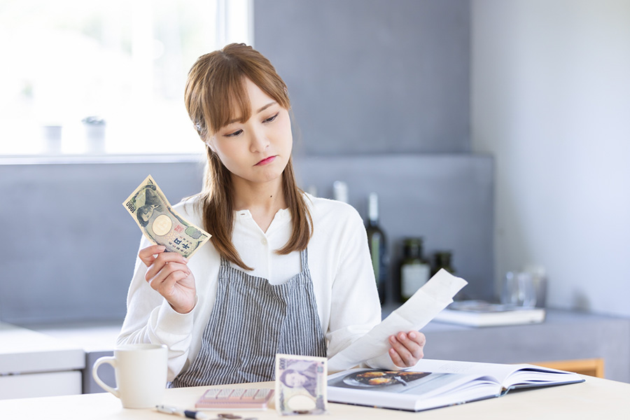 光熱費を見直したい方へ。給湯効率の高い機器に交換するイメージ