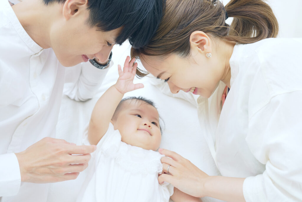 結婚、出産、子育てを通して住まいを考える家族の様子