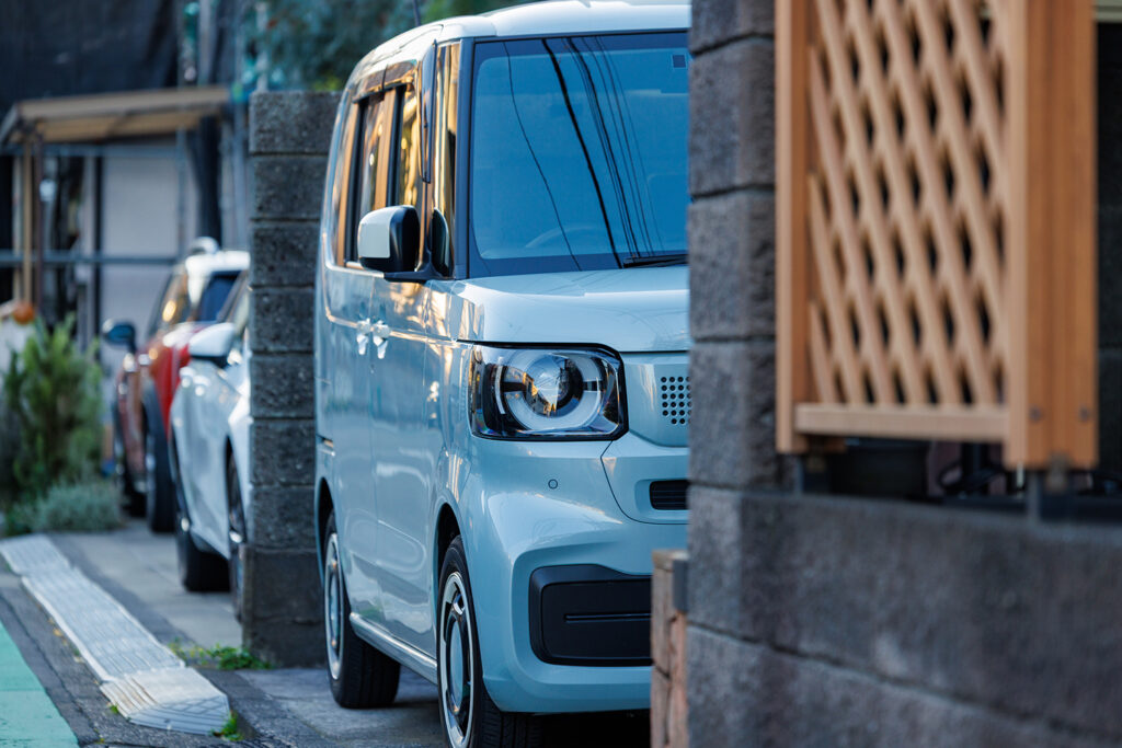 並列駐車と縦列駐車の違いを示した図。