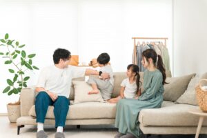 注文住宅の間取りで広さと空間の使い方を比較しながら住みやすさを考える家族