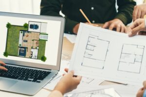 注文住宅で斜線制限と日影規制を確認しながら家の形を検討するイメージ