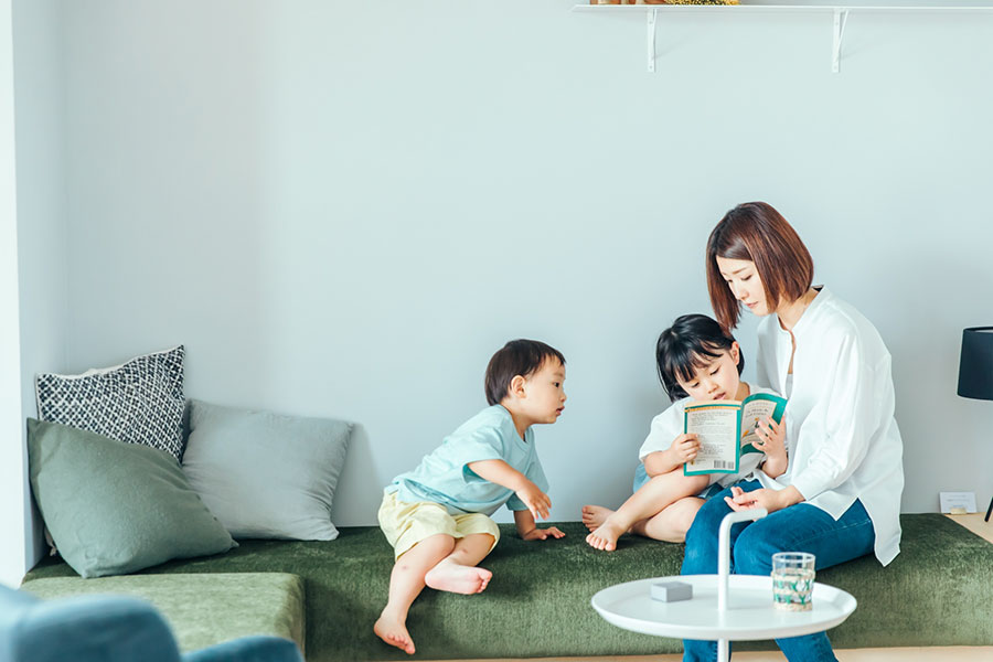子育て世帯が室内で安心して過ごす賃貸住宅の居住イメージ
