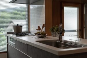 柱や梁を活かしたキッチン中心のLDK