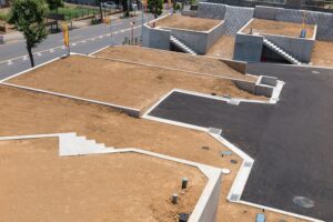 売地の境界未確定と越境の有無を確認するための境界標と測量図