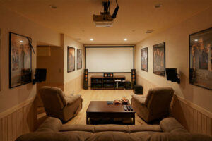 WELL+の半地下ページ公開｜収納と趣味が広がる自然素材の半地下空間