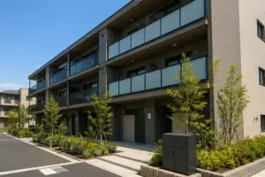 狭山市の集合住宅宅配ボックス設置補助金を検討する事業用アパートの外観