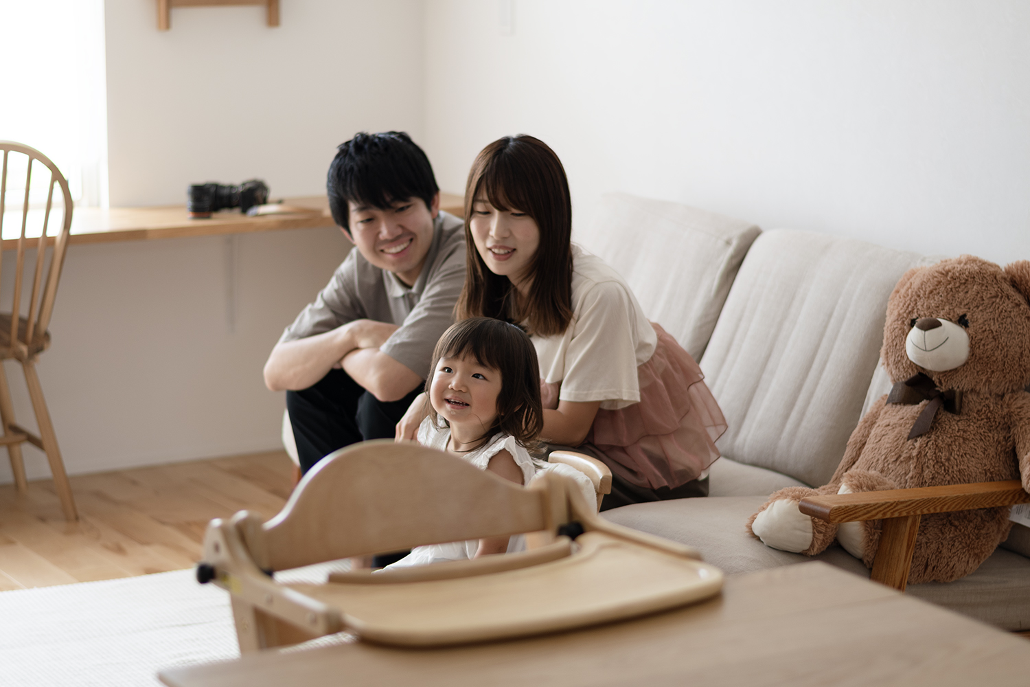 飯能市のR+house注文住宅のリビングで過ごすH様ご家族